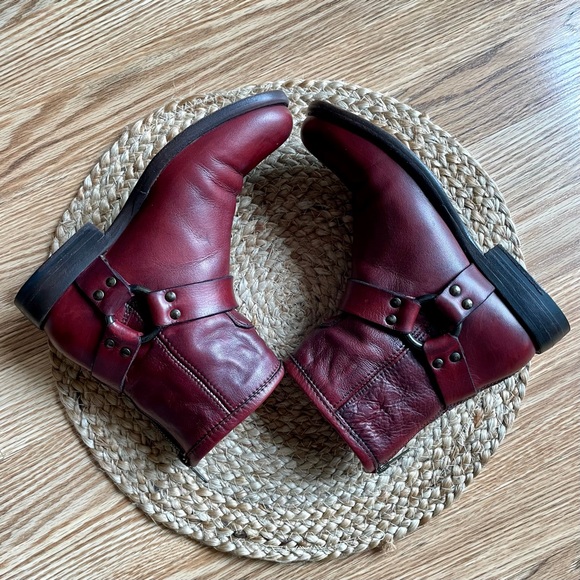Frye Women’s Phillip Harness Short Boots in Burnt Red Size 5.5 - Picture 2 of 11